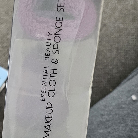 Purple Makeup Remover Cloth and Sponge Set - Picture 4 of 4